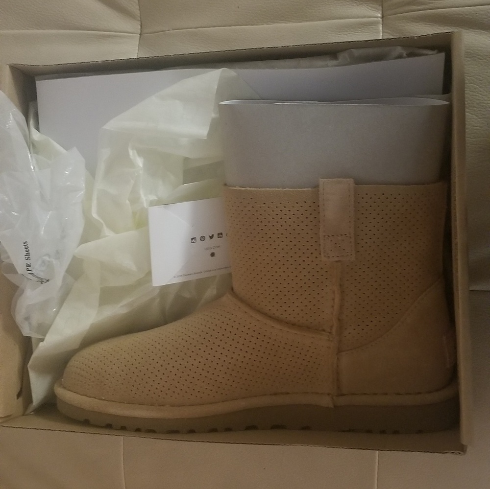 NIB Uggs Unlined Perforated W Size 8